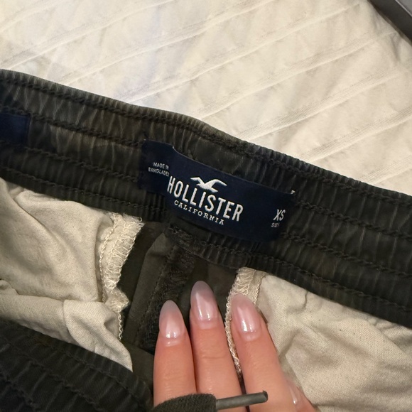 Hollister Camo Pants - Picture 2 of 2